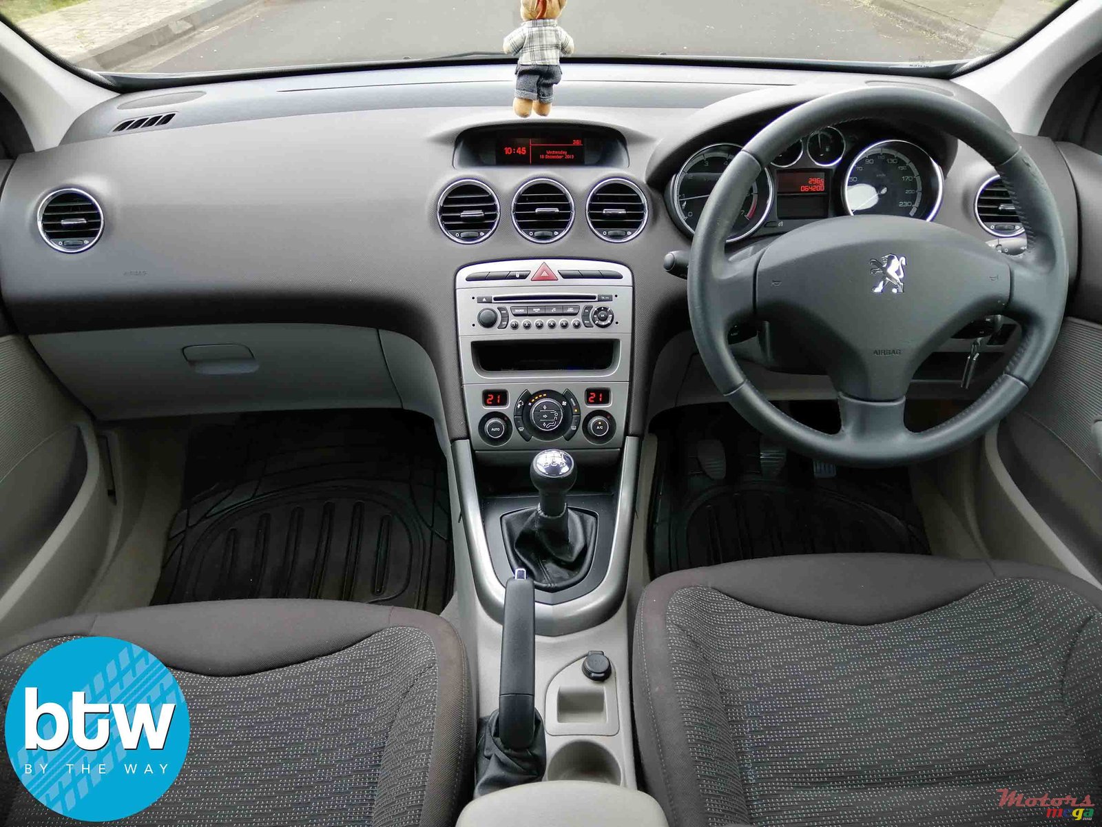 2011' Peugeot 308 photo #7