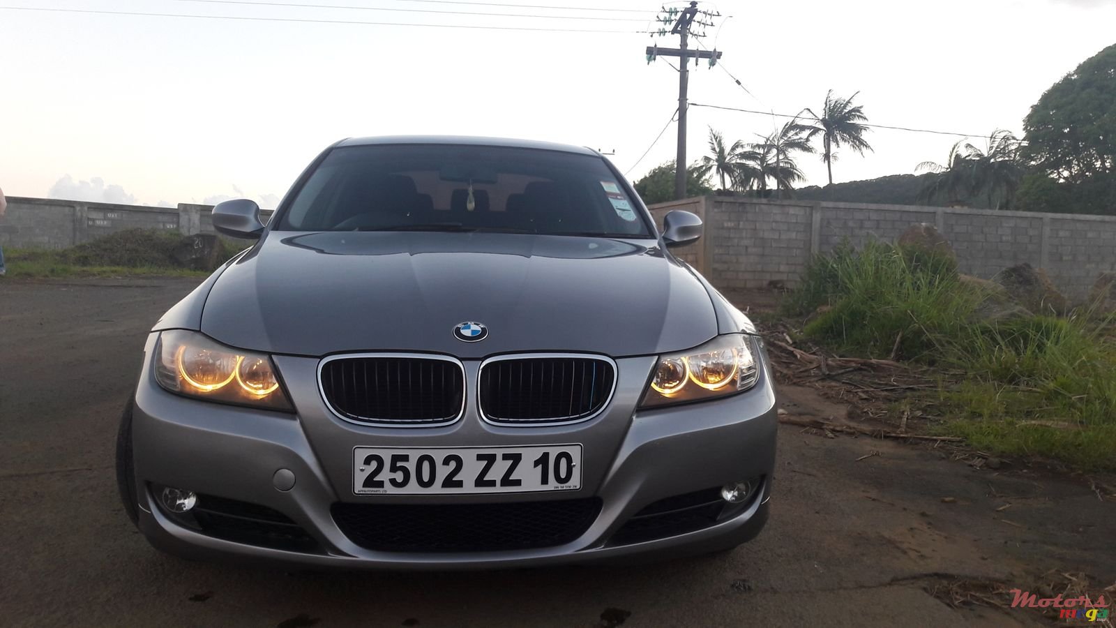 2011' BMW 318 photo #1