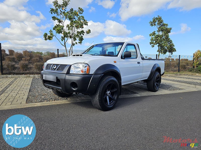 2018' Nissan NP300 Pickup 4X4 photo #2