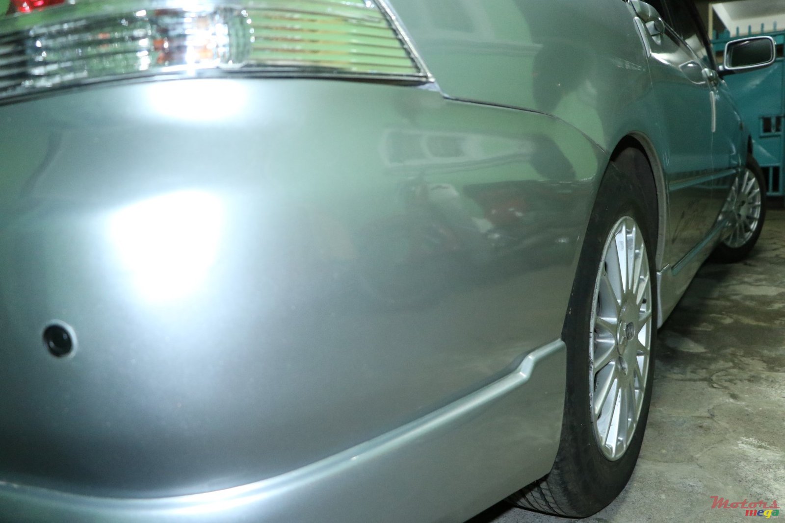 2004' Mitsubishi Lancer GLX photo #3