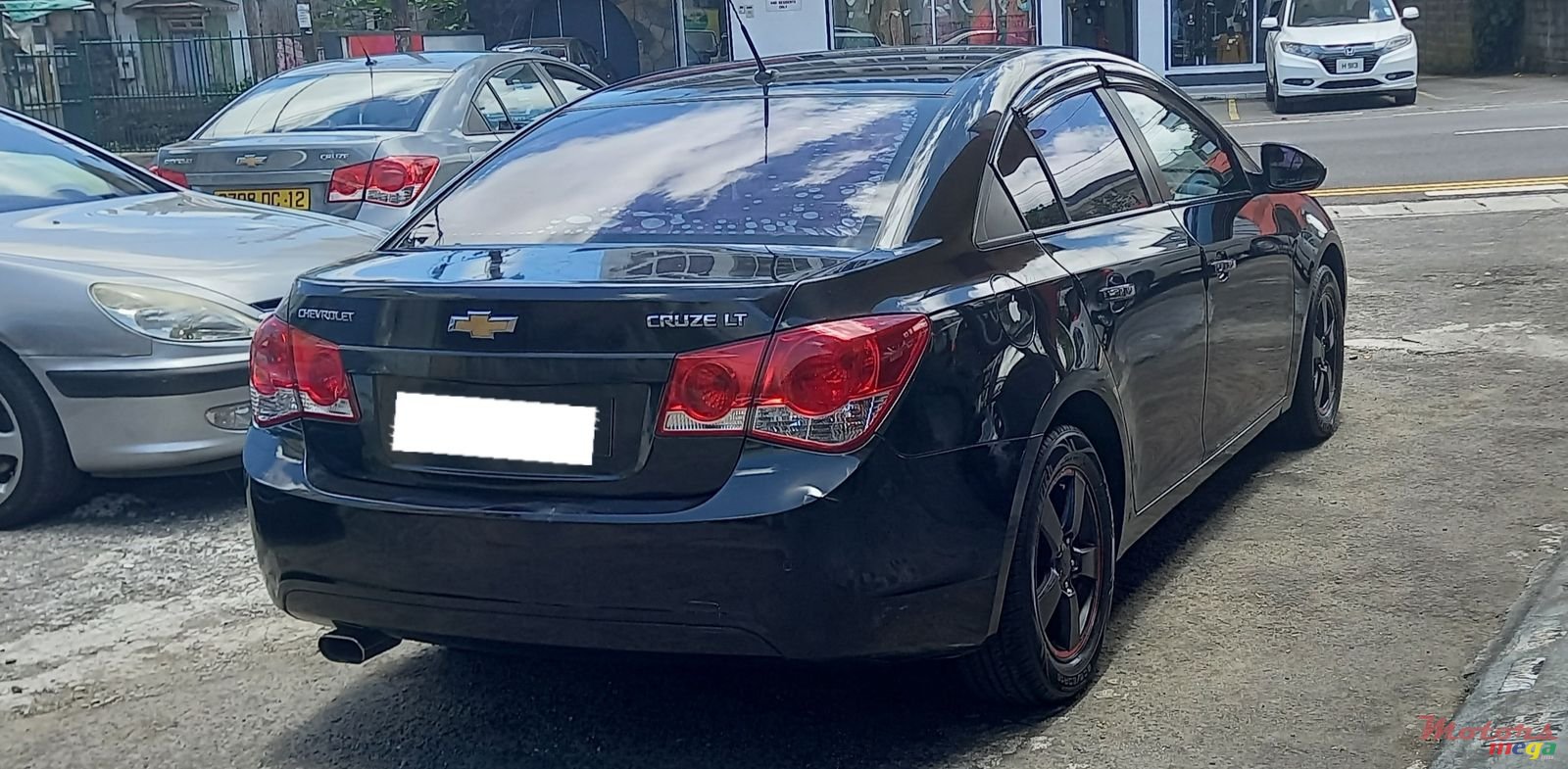 2010' Chevrolet Cruze LT photo #4