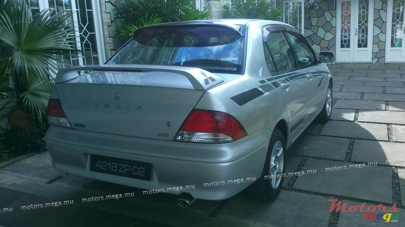 2002' Mitsubishi Lancer Cedia photo #3