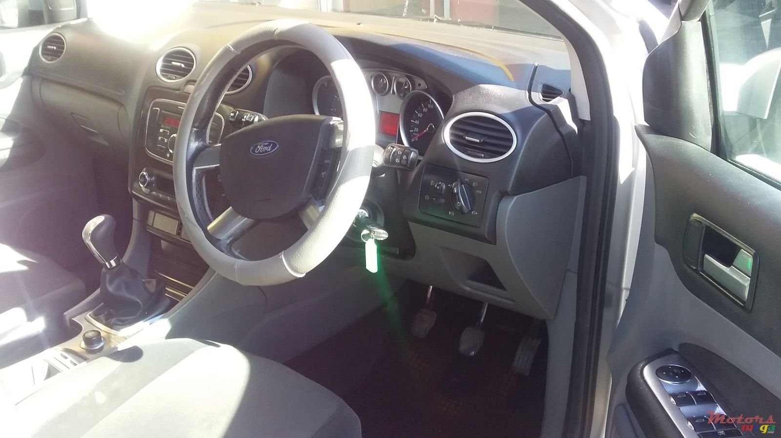 2010' Ford Focus photo #3