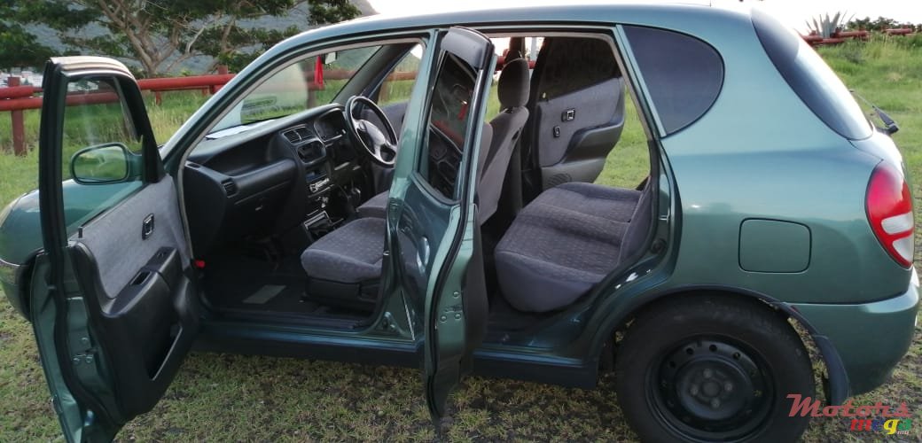 2000' Toyota photo #6