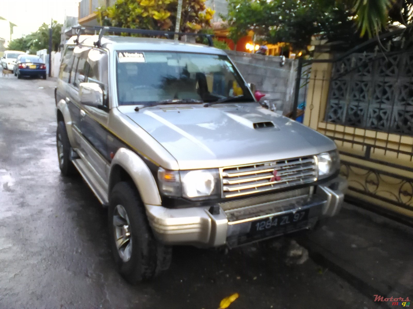 1997' Mitsubishi Pajero photo #3