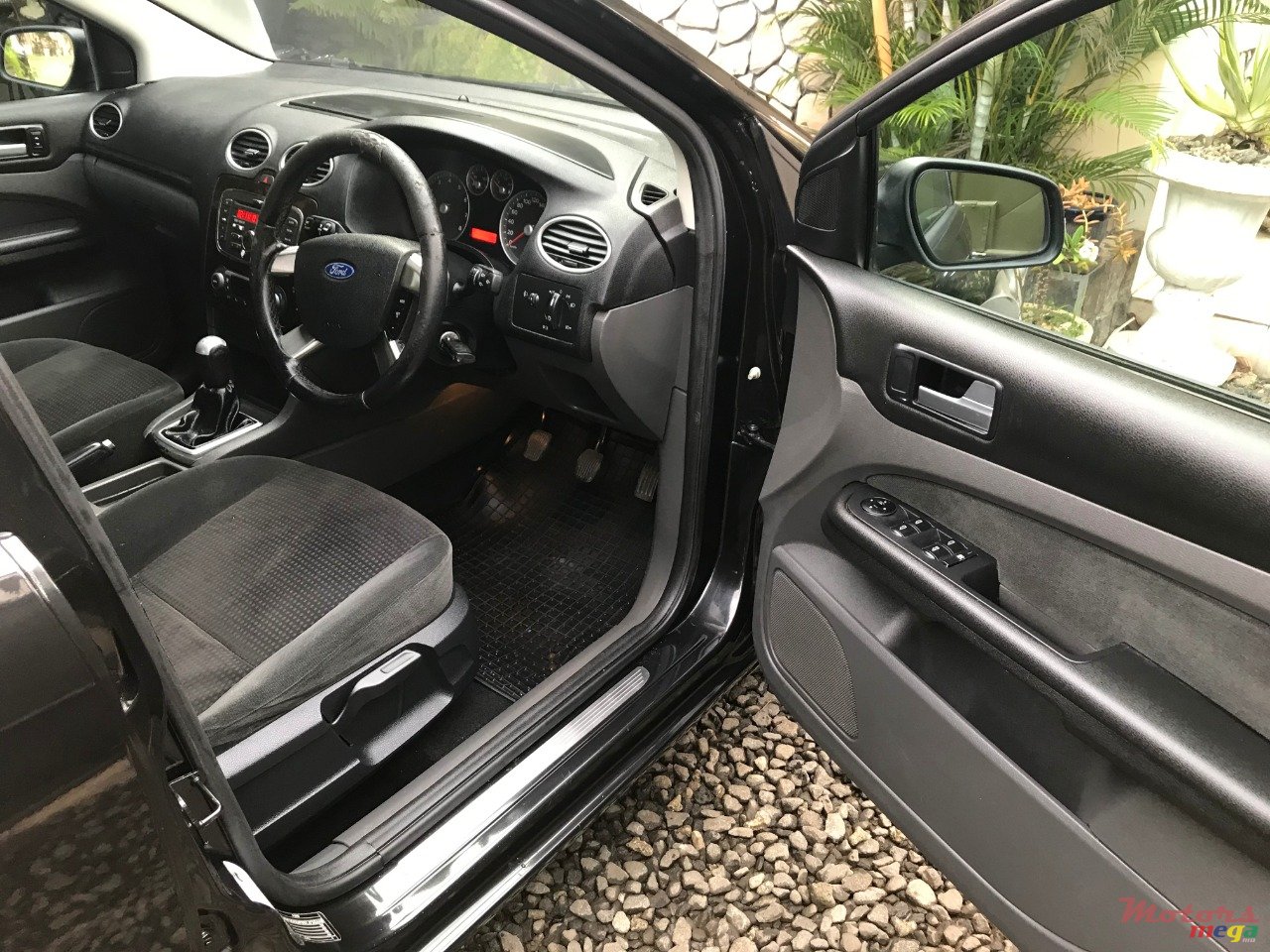 2008' Ford Focus GHIA photo #3