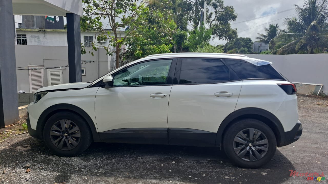 2019' Peugeot 3008 photo #2