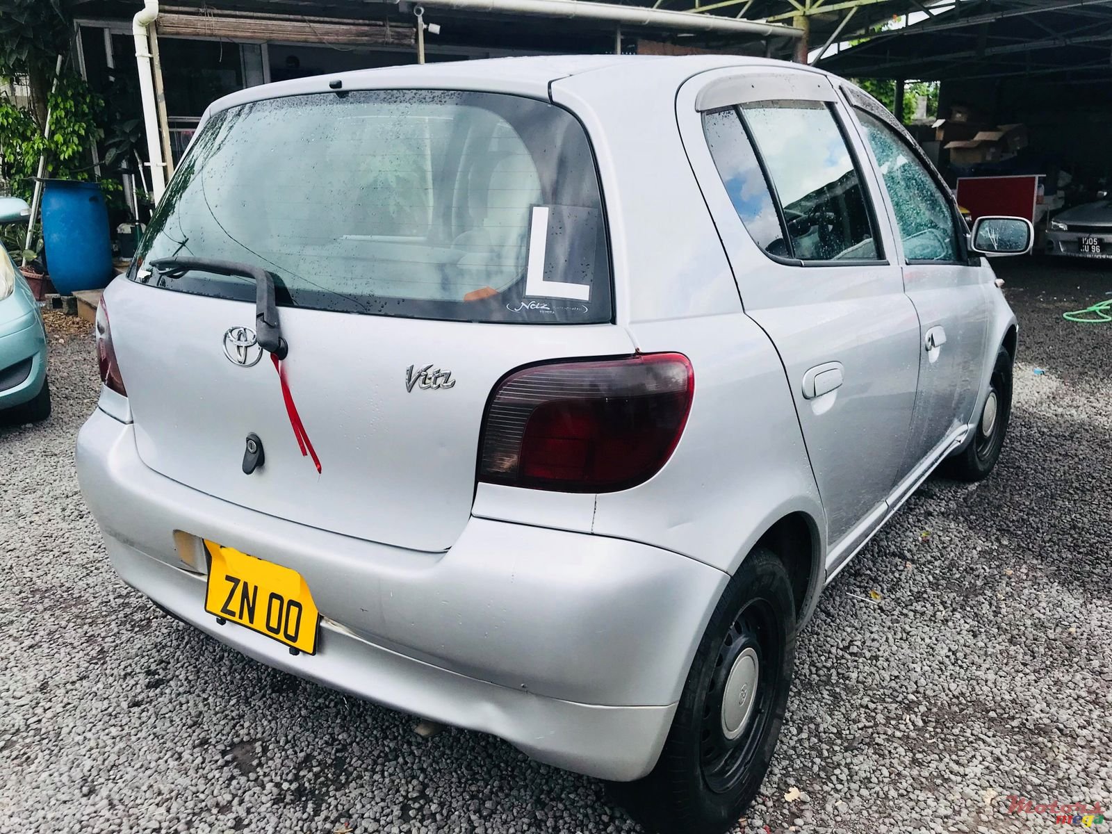 2000' Toyota Vitz photo #2