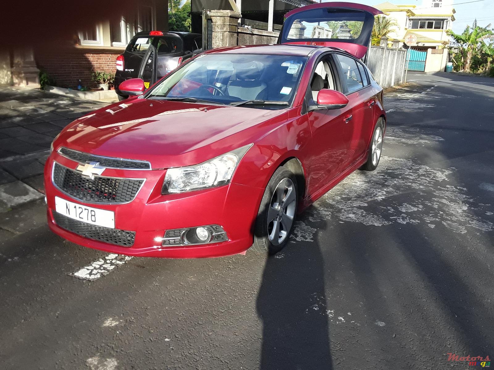 2013' Chevrolet Cruze photo #2