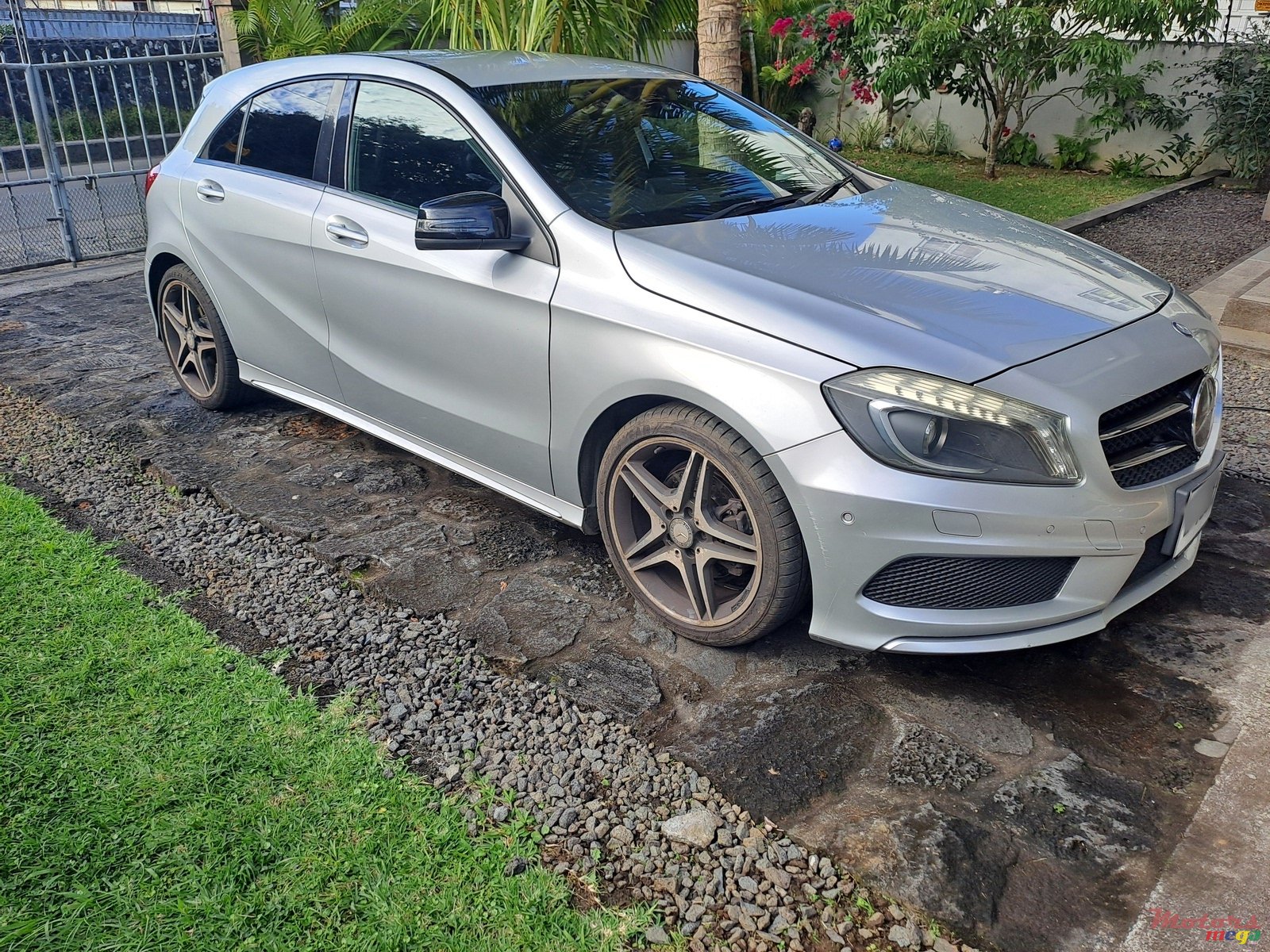 2013' Mercedes-Benz A 180 photo #1