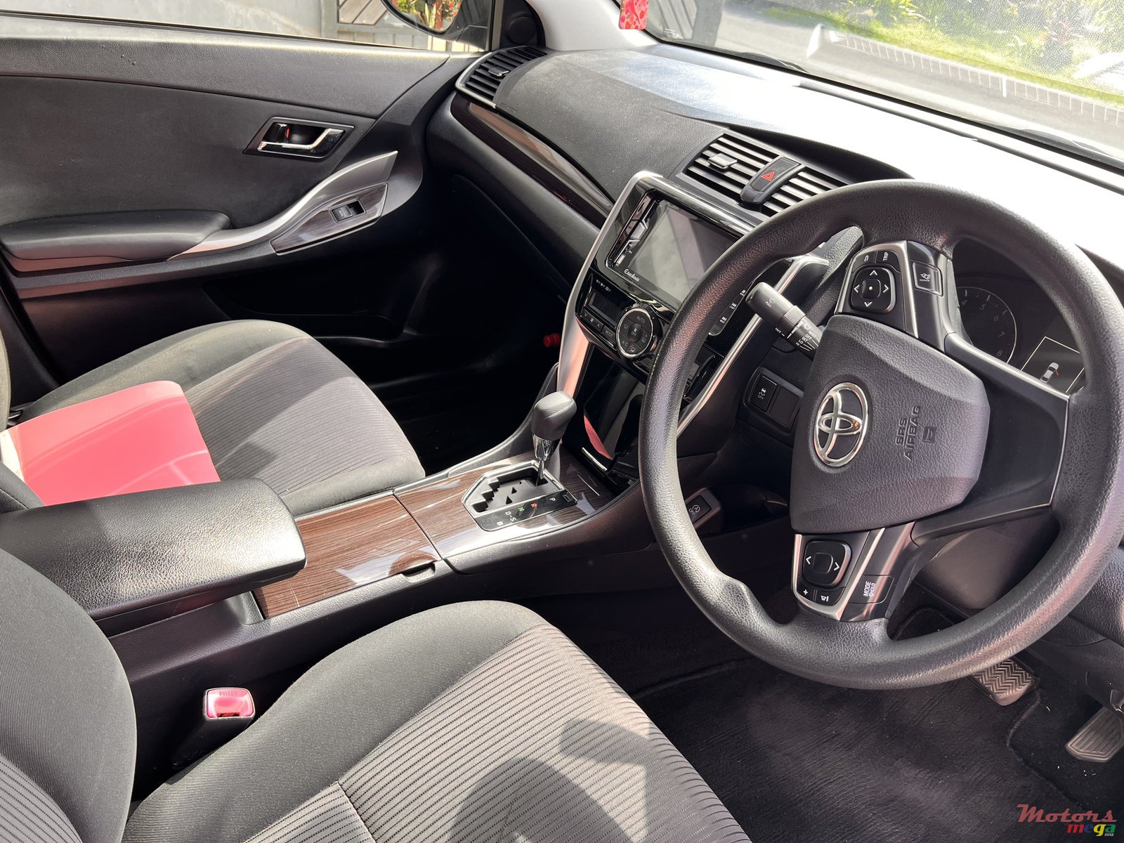 2017' Toyota Premio photo #1