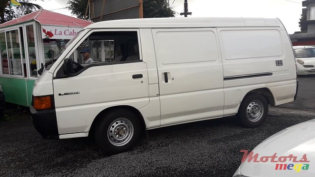 2006' Mitsubishi L300 photo #1