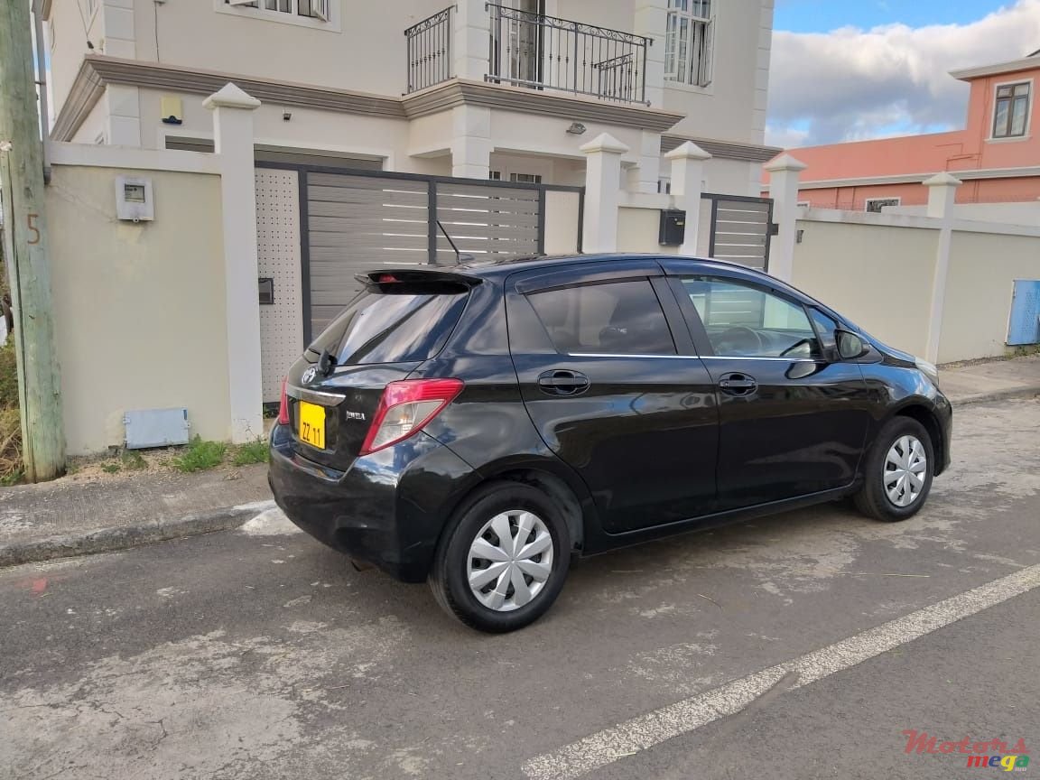 2011' Toyota Vitz Jewela photo #3