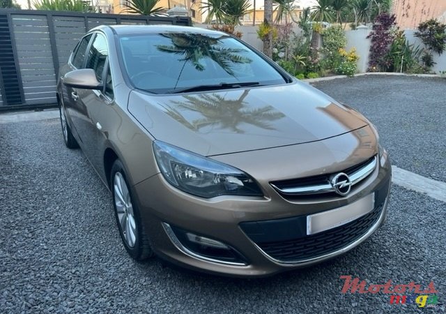 2016' Opel Astra J photo #2