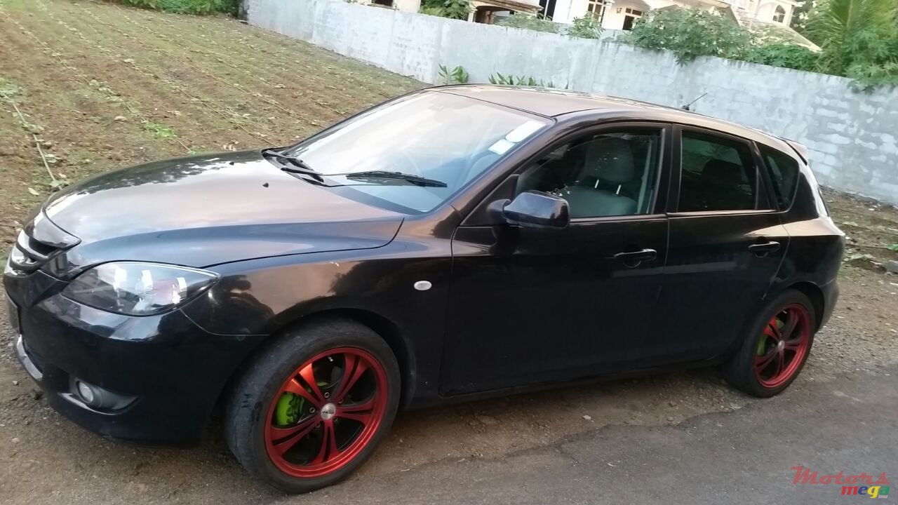 2004' Mazda Axela photo #3