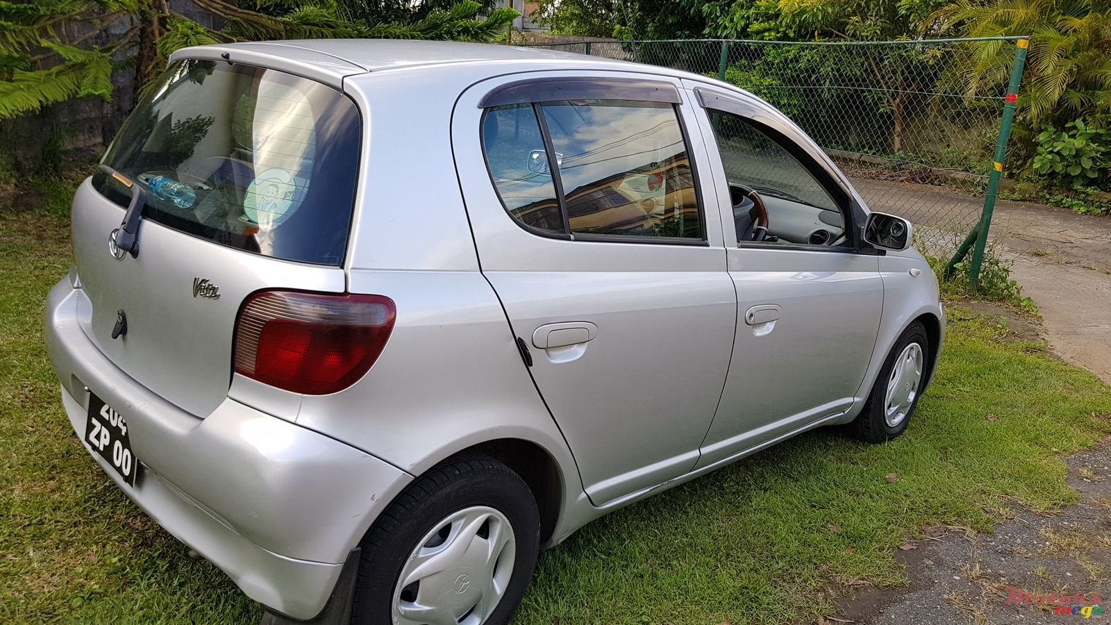 2000' Toyota Vitz photo #4