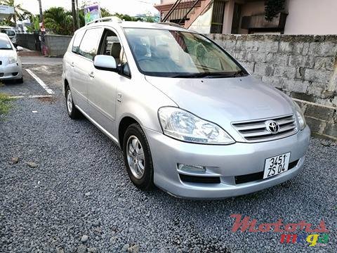 2004' Toyota Picnic 7 seater photo #1