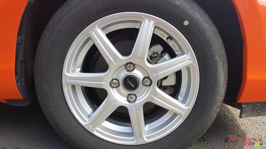 2014' Toyota Prius c photo #6