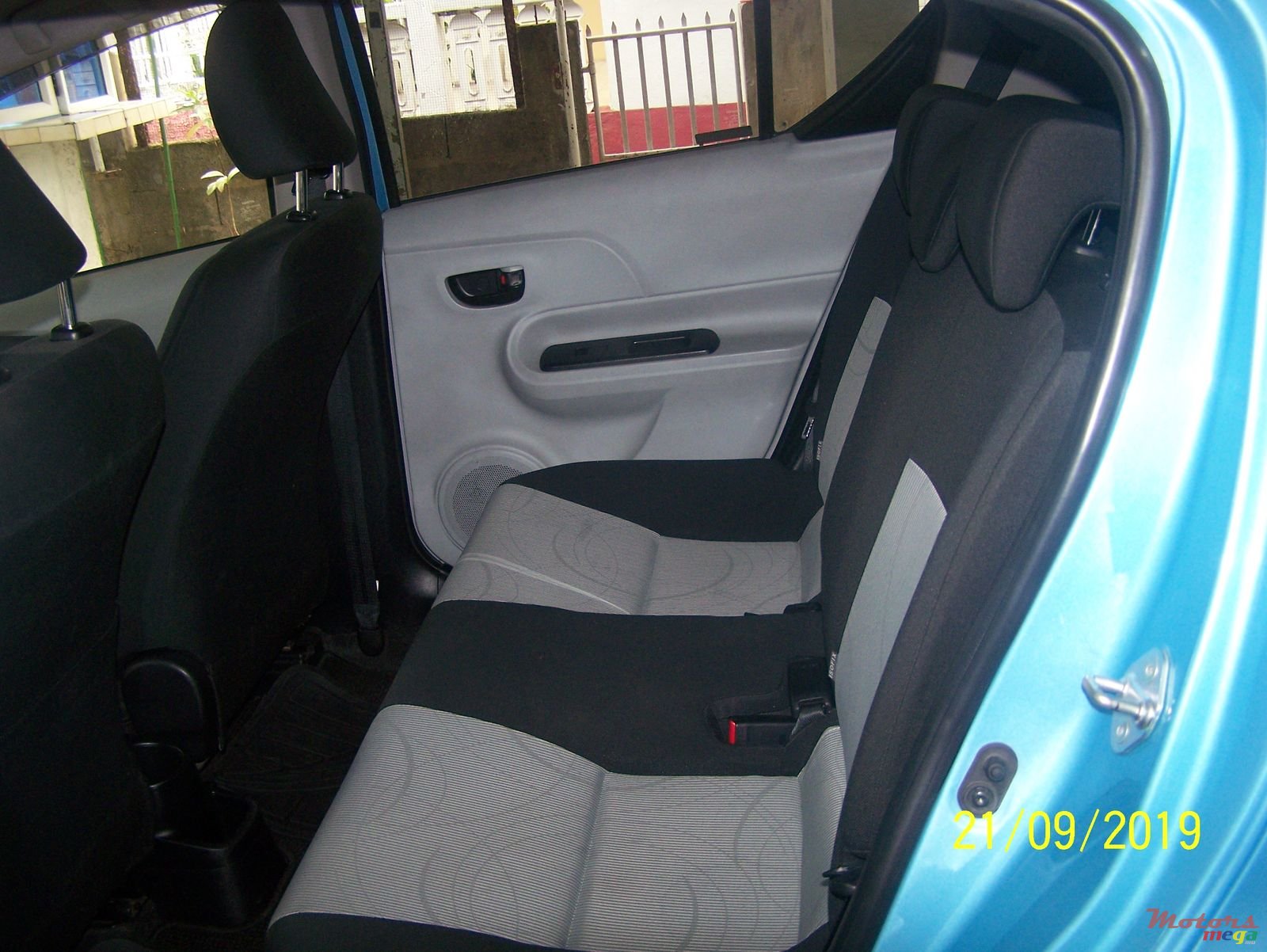 2012' Toyota Aqua photo #7