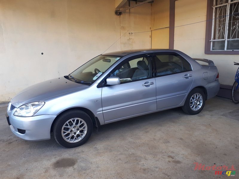 2004' Mitsubishi Lancer photo #1