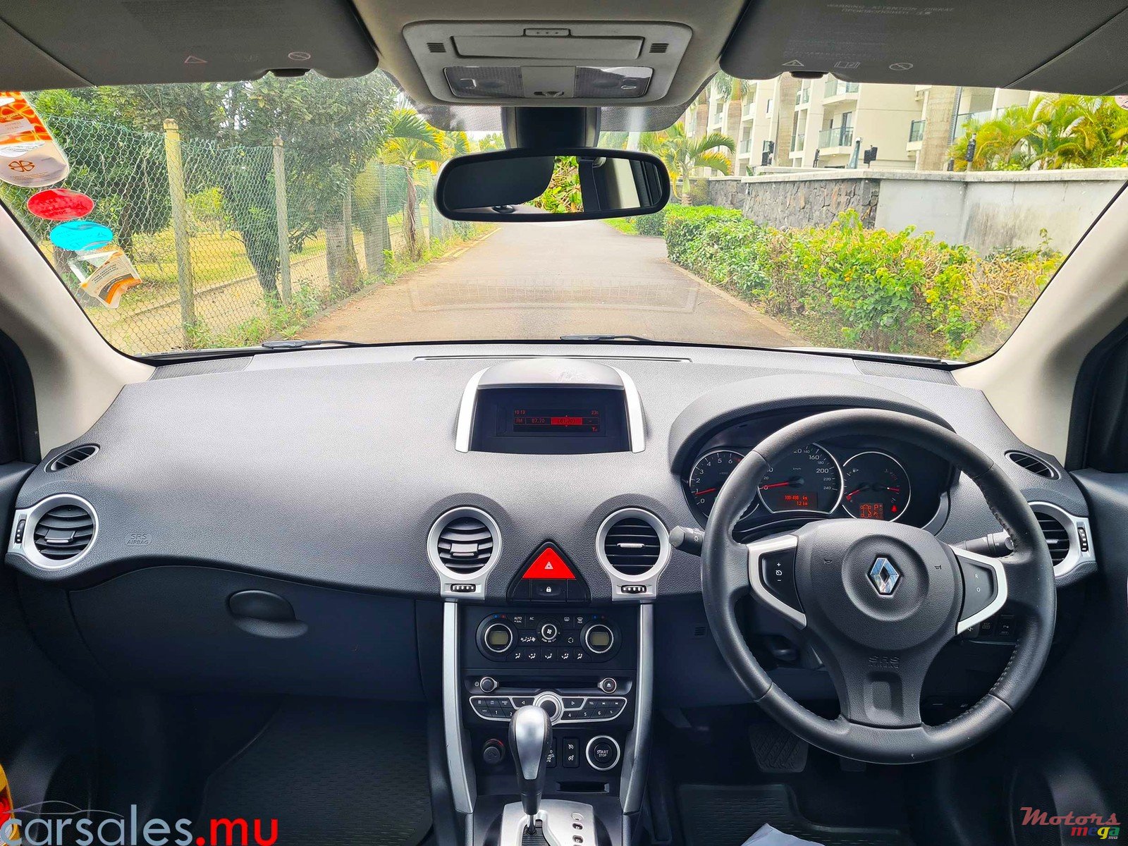 2010' Renault Koleos 2.5 AWD photo #7