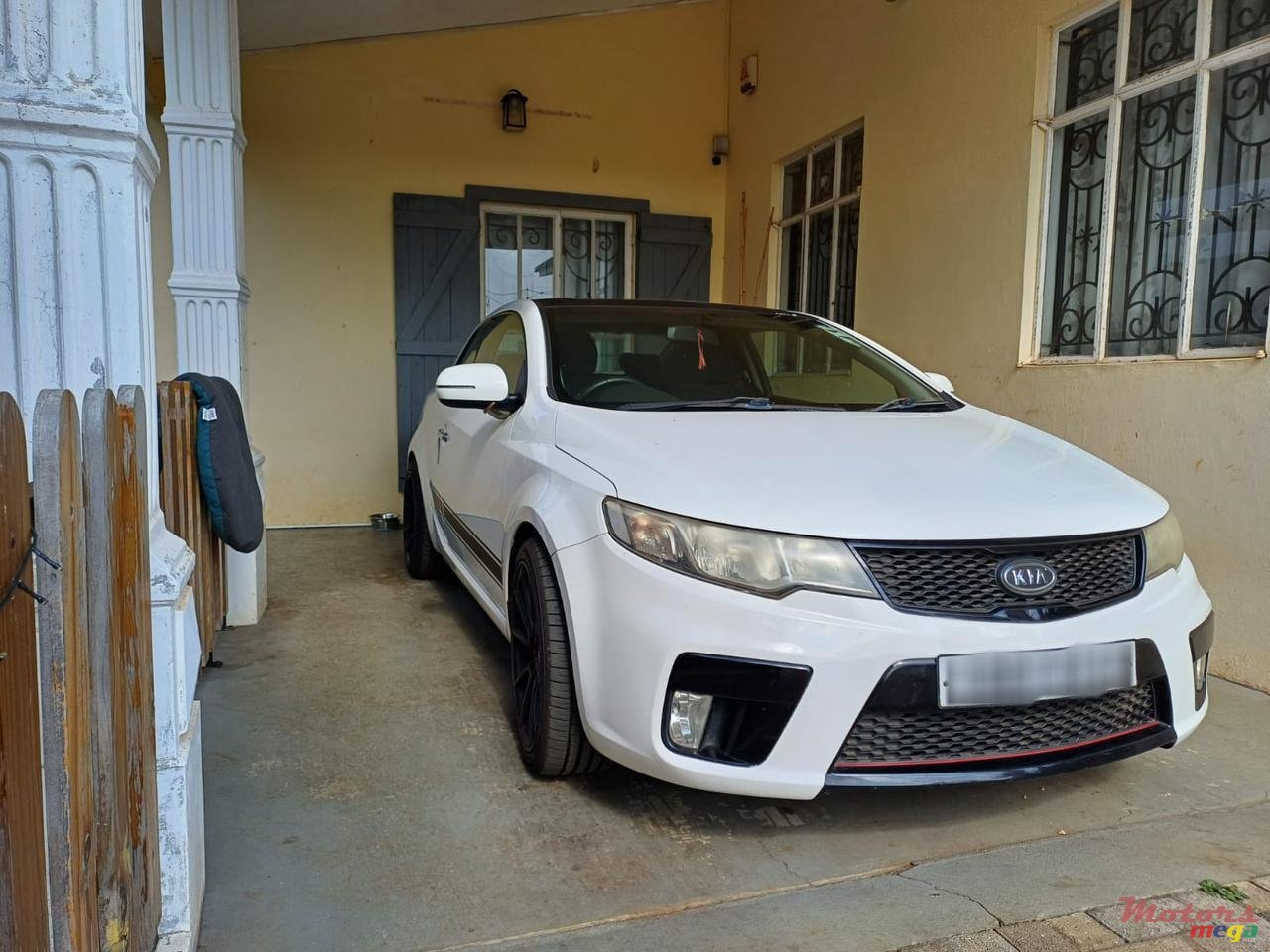 2012' Kia Cerato Koup photo #2