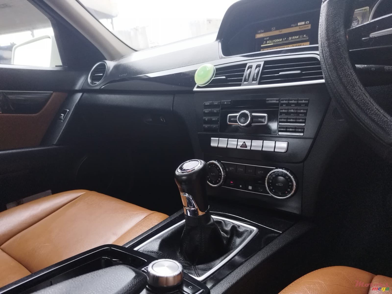 2011' Mercedes-Benz C 180 Kompressor photo #2