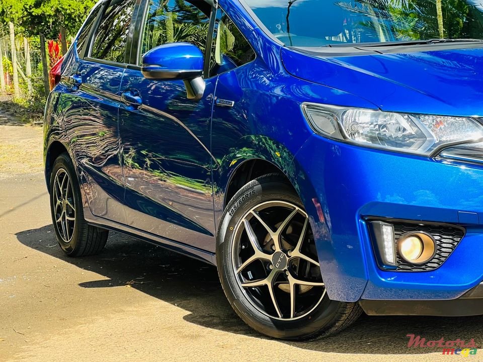 2016' Honda Fit hatch back photo #6