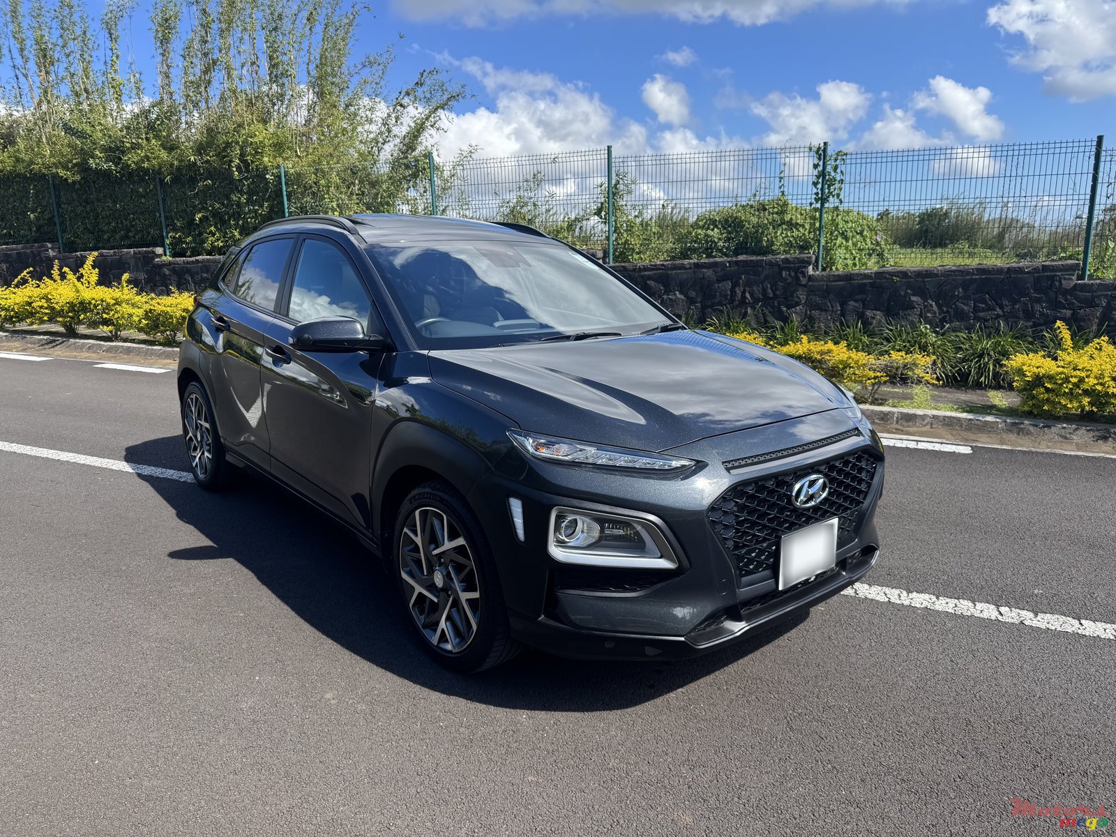 2020' Hyundai Kona hybrid photo #1