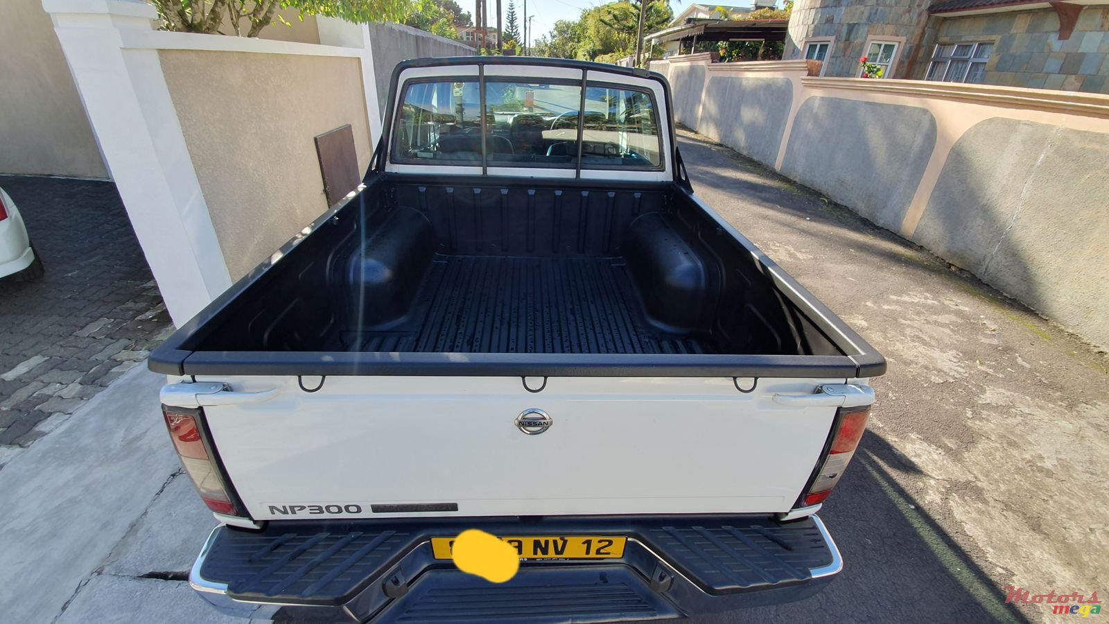 2012' Nissan Hardbody 4x2 photo #3