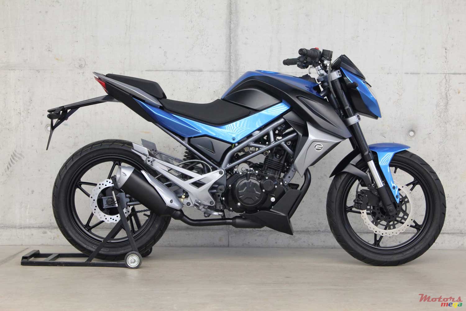 2016' CF Moto Color black photo #1