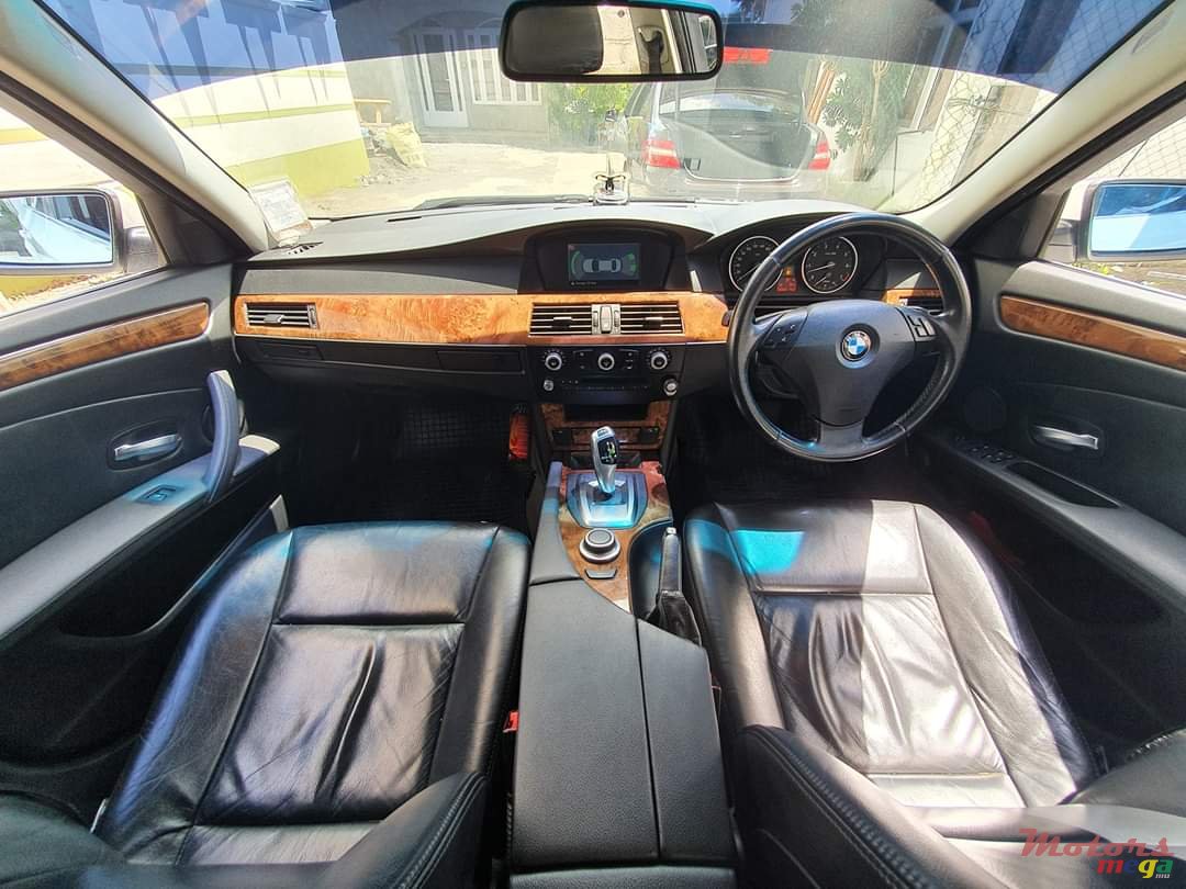 2008' BMW 523 photo #5