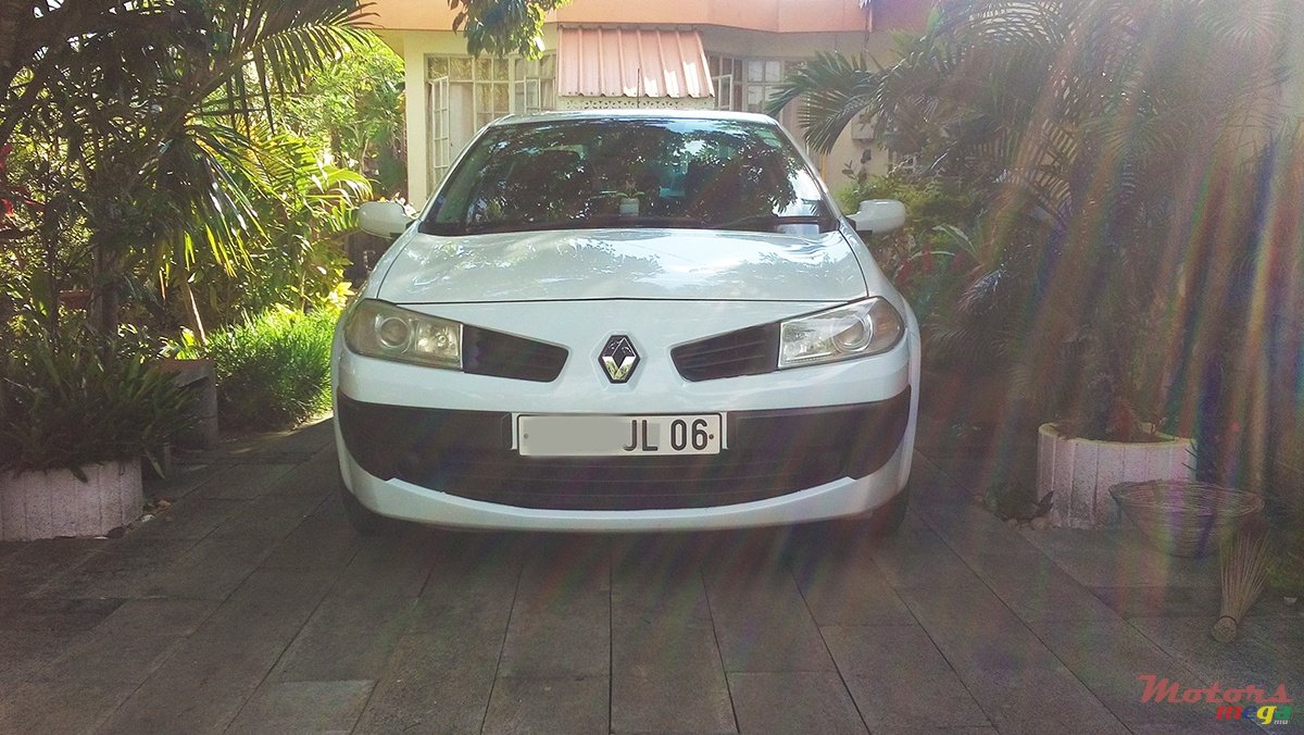 2006' Renault Megane photo #1