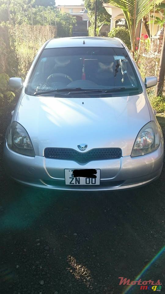 2000' Toyota Vitz photo #1