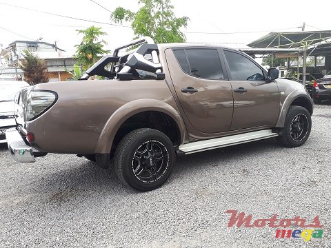 2013' Mitsubishi Sportero photo #4