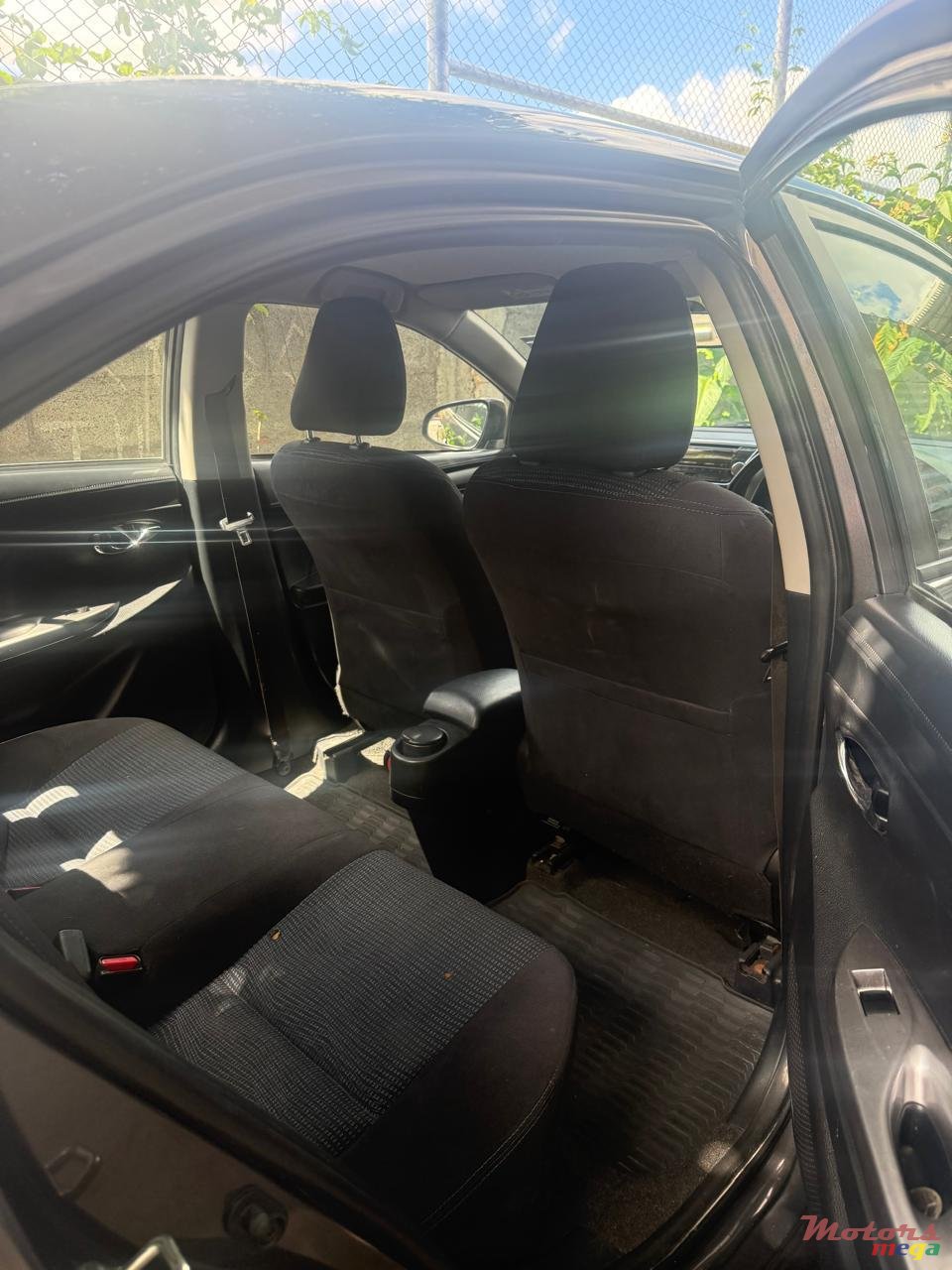 2016' Toyota Yaris Sedan photo #5