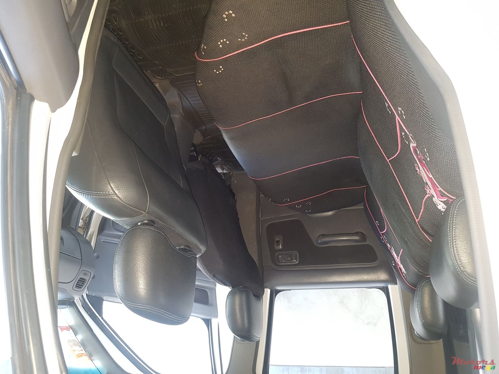 2005' Nissan Hardbody photo #3