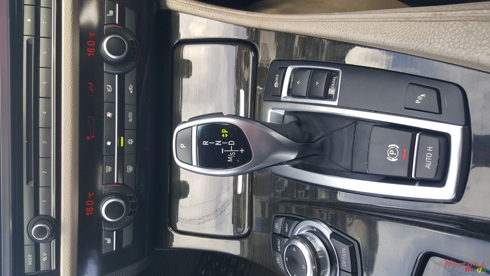 2010' BMW 5 Series photo #4