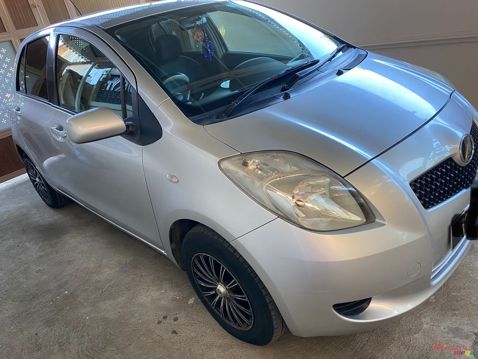 2006' Toyota Vitz photo #4