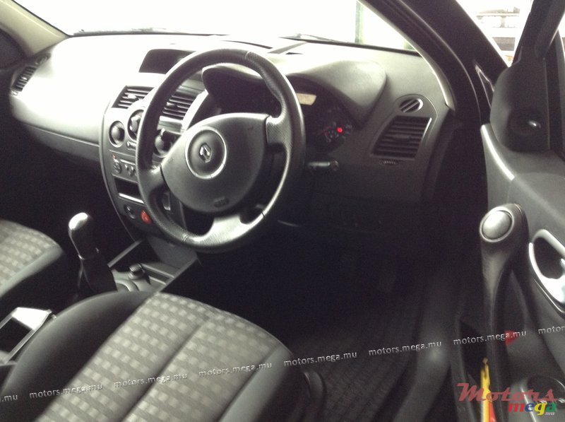 2007' Renault Megane photo #4
