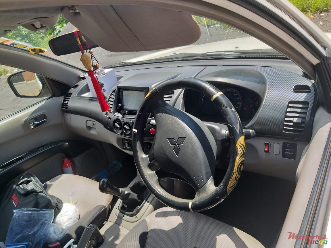 2008' Mitsubishi L 200 photo #2