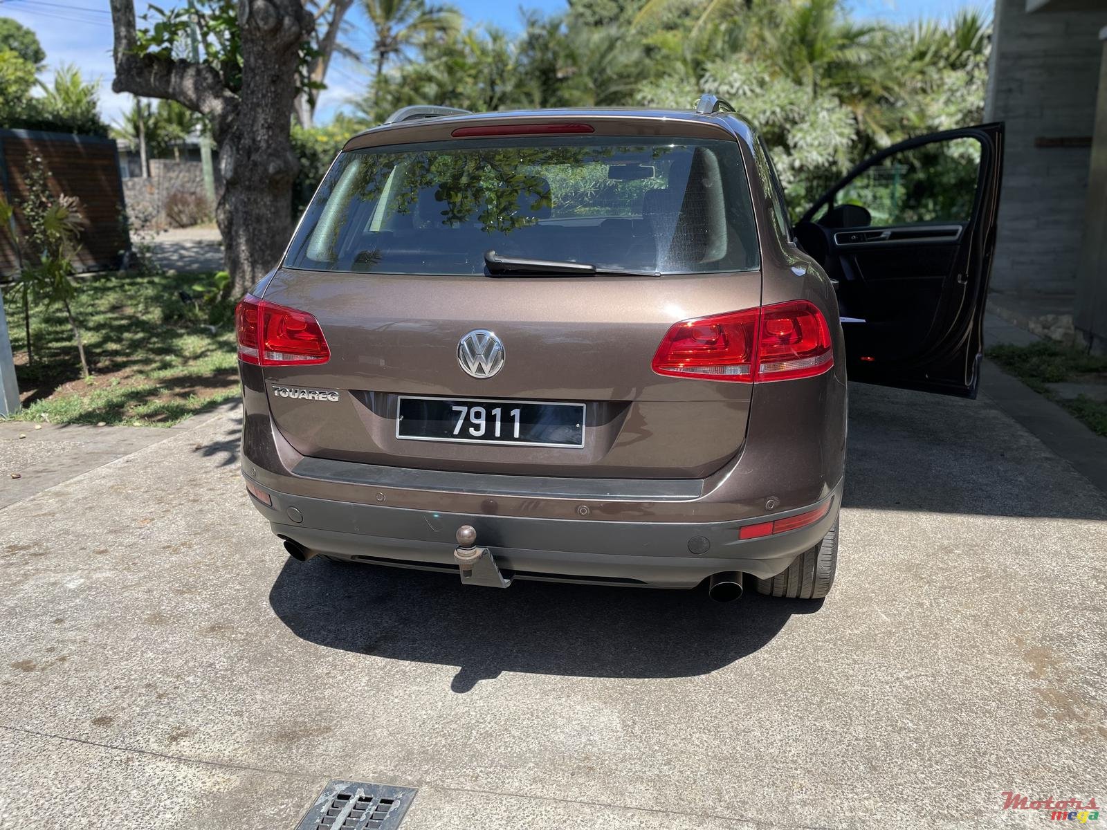 2014' Volkswagen Touareg photo #3