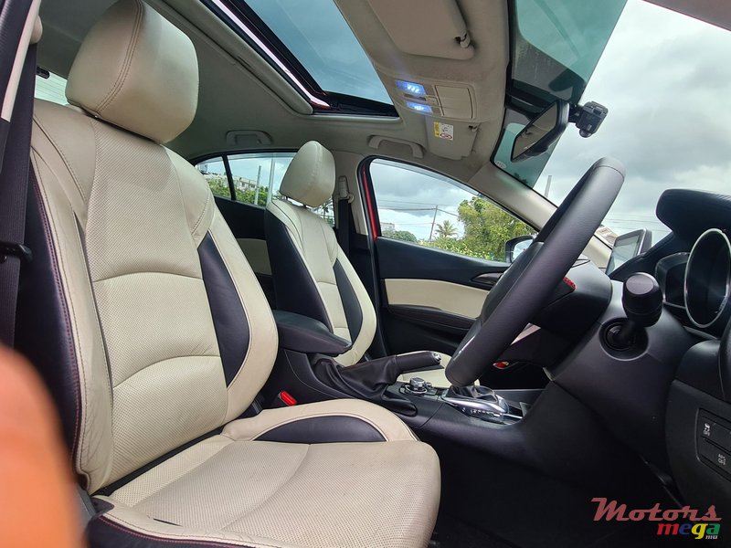 2015' Mazda 3 Skyactive photo #6
