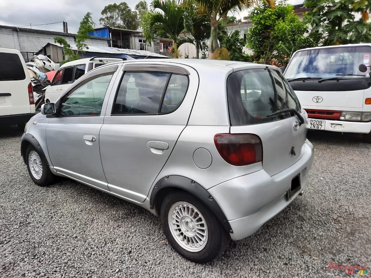 2001' Toyota Vitz photo #4