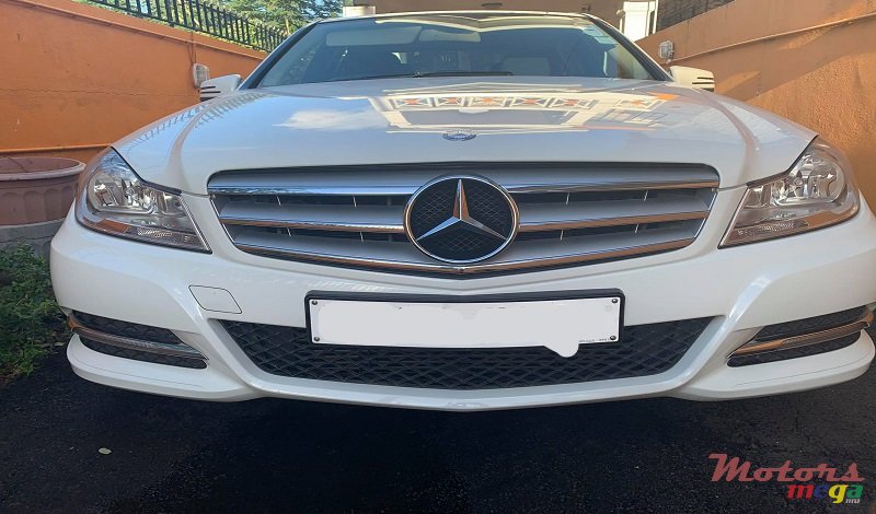 2011' Mercedes-Benz C-Class photo #3