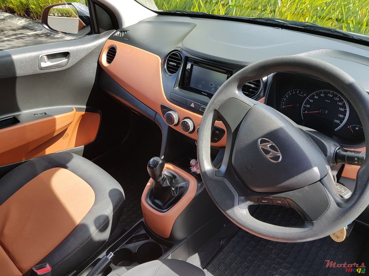 2014' Hyundai i10 Grande i10 photo #5