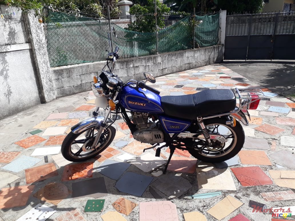 2009' Suzuki GN125 photo #2
