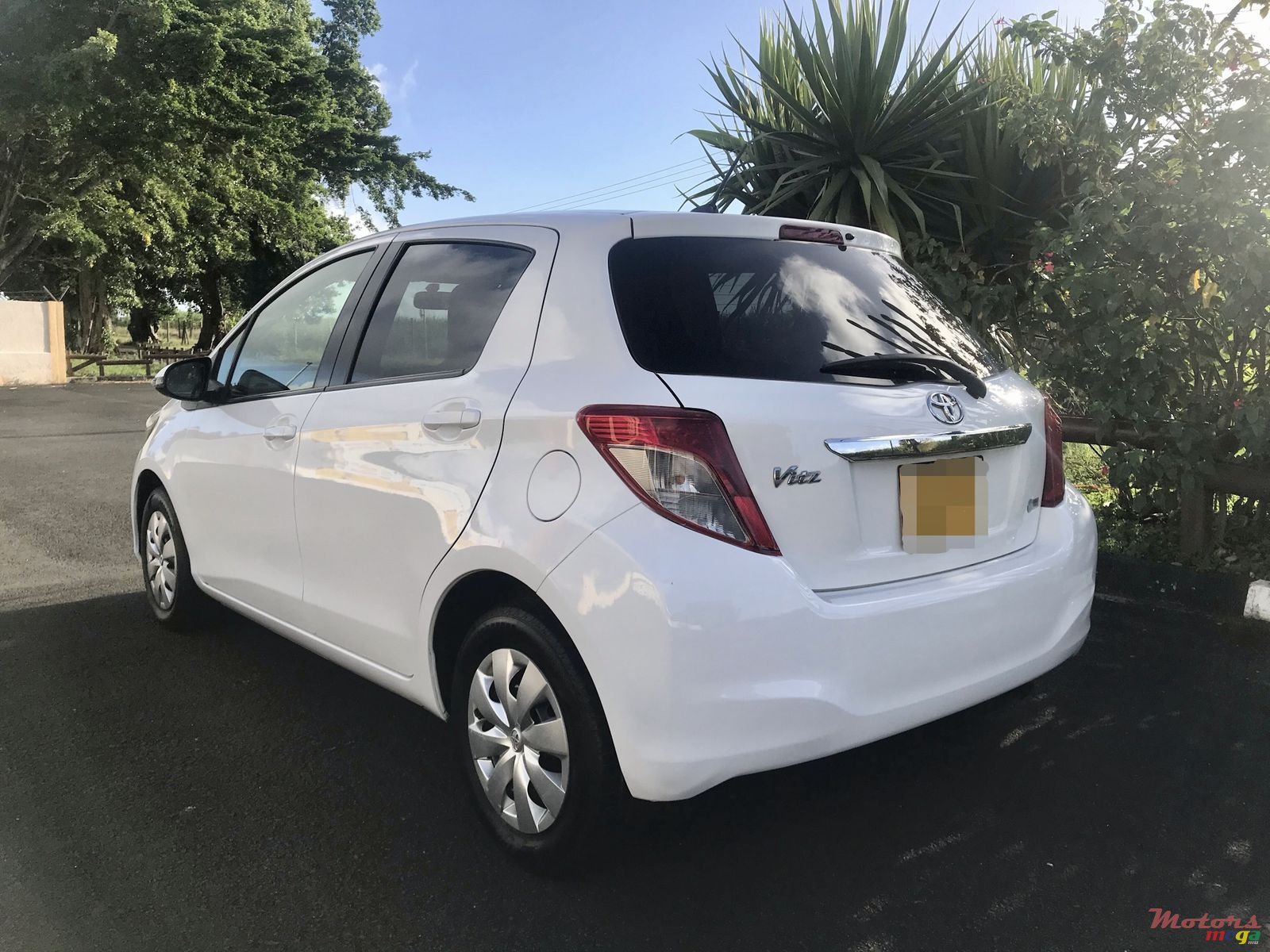 2012' Toyota Vitz photo #4