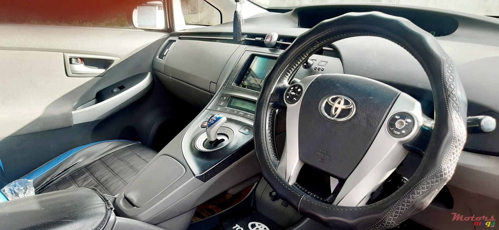 2010' Toyota Prius photo #4