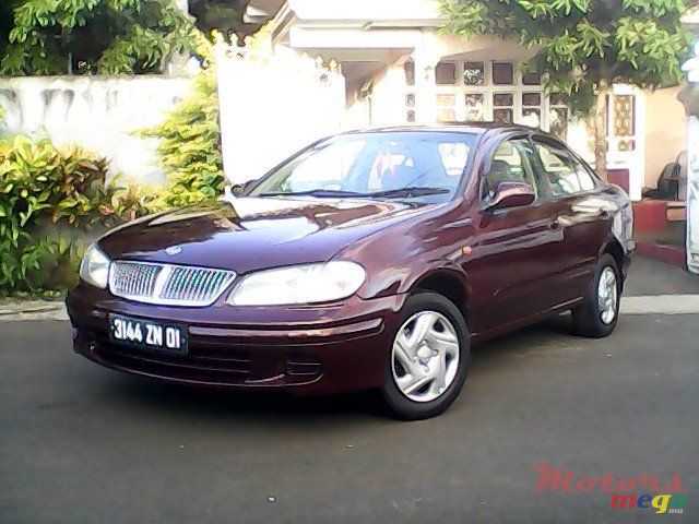 2001' Nissan Sunny photo #1